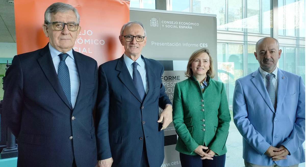 El presidente del CES de Galicia, Manuel Pérez: el presidente del CES de España, Antón Costas; la secretaria general de Pesca, Isabel Artime; y el presidente de las cofradías gallegas, Basilio Otero, en el Museo del Mar en Vigo.