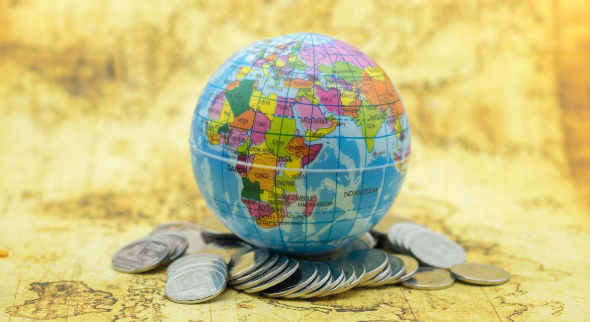 bola-mundo-dinero-istock.jpg
