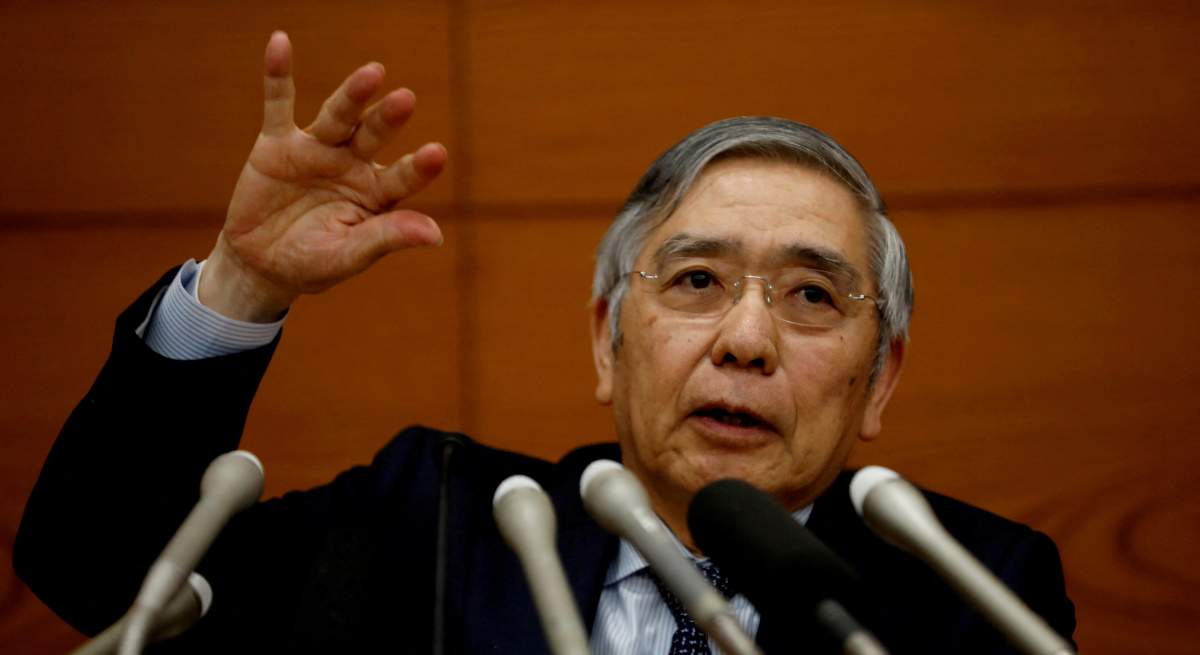 kuroda-mano-microfonos.jpg