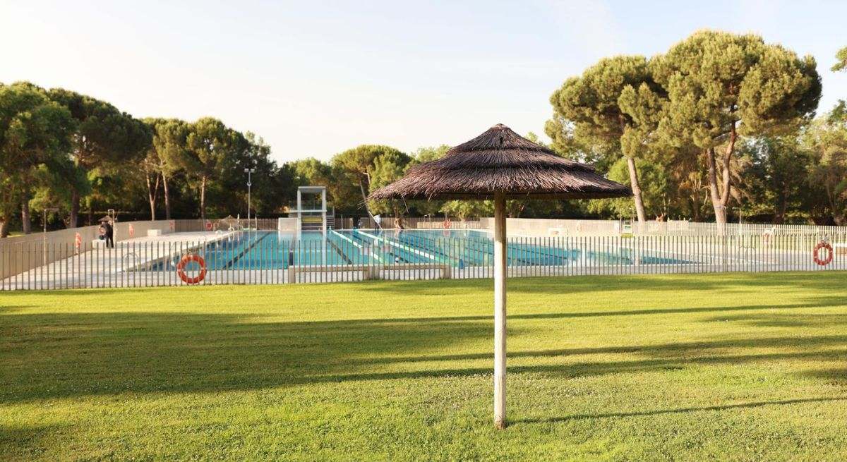 Una de las piscinas menos conocidas de Madrid es también la mejor para pasar un día en verano: arena, barbacoa y a 24 km del centro