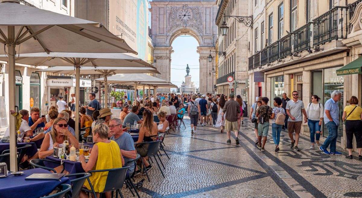 Las calles repletas de gente en Lisboa