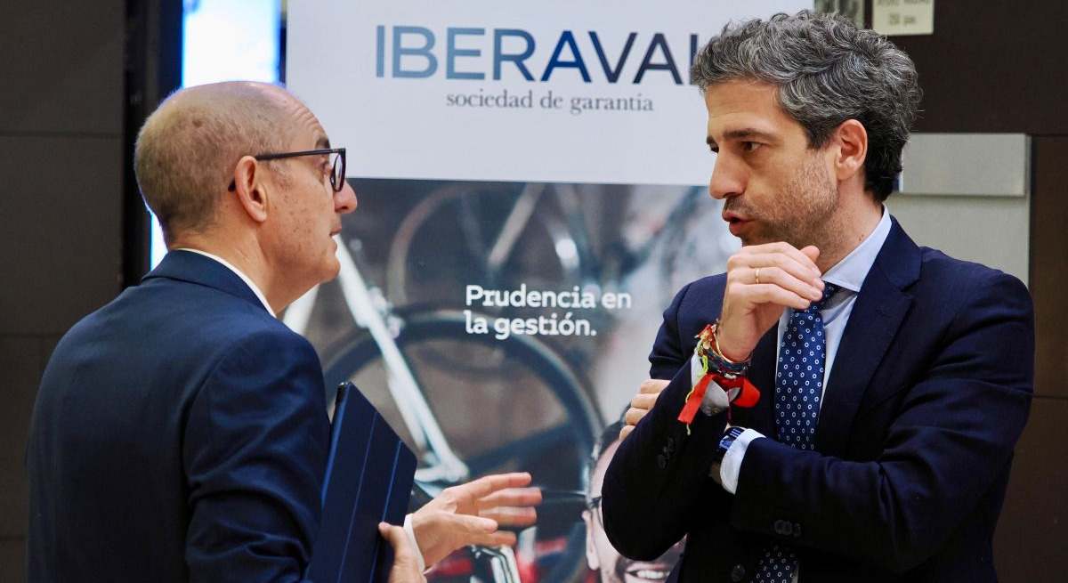 Pedro Pisonero, director general de Iberaval, con el presidente de la SGR César Pontvianne