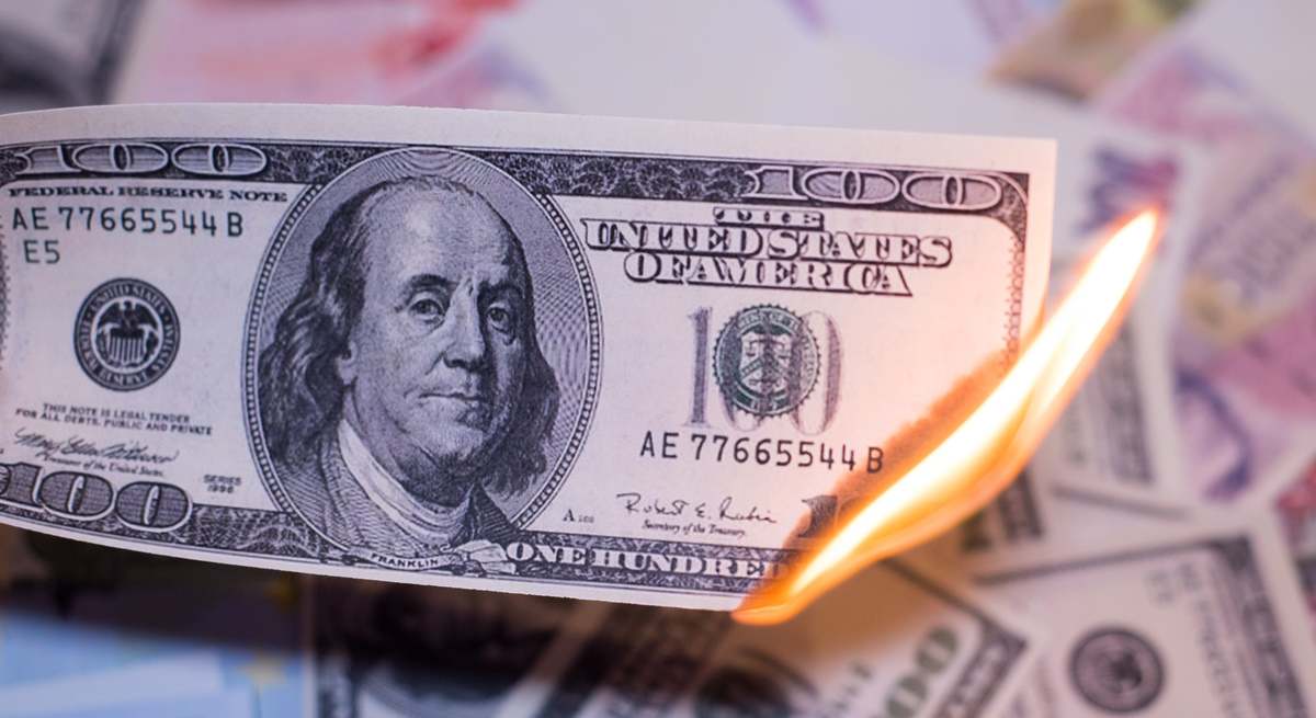 billete-100-dolares-ardiendo-dreamstime-1200x655.jpg