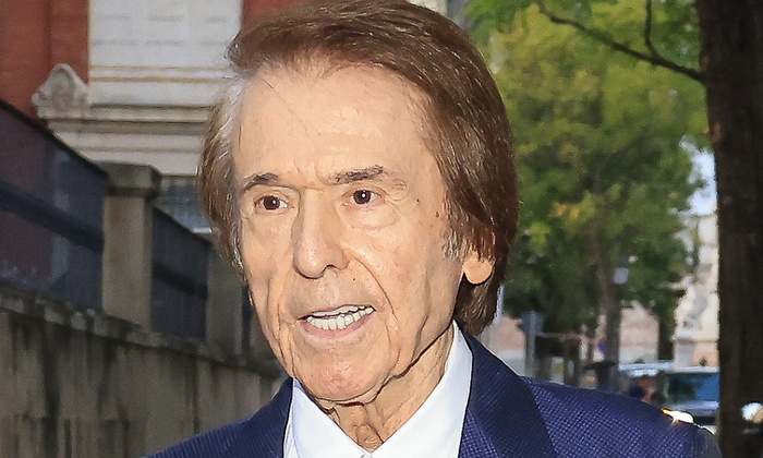 Lydia Lozano habla de la evolución de Raphael y desvela detalles de su día  a día: "Va al cine cerca de su casa"