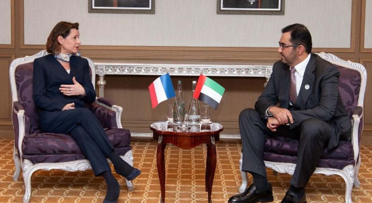 Catherine McGregor y el Sultán Al Jaber, en París