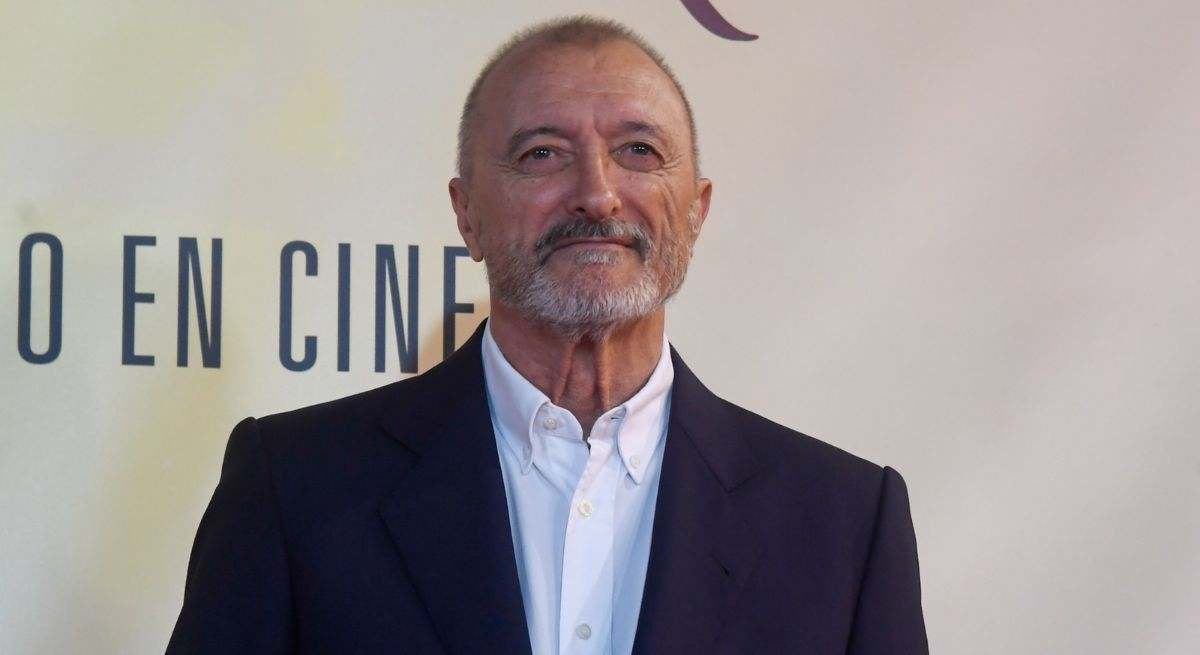 Arturo Pérez-Reverte en un photocall 
