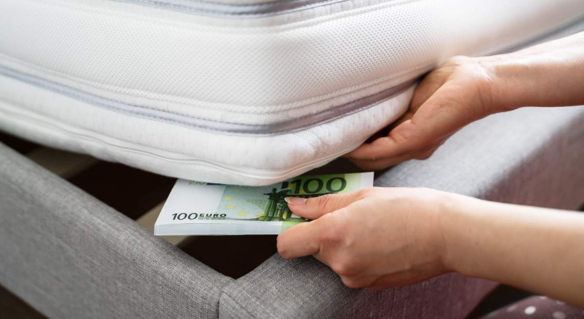 dinero-colchon-istock.jpg