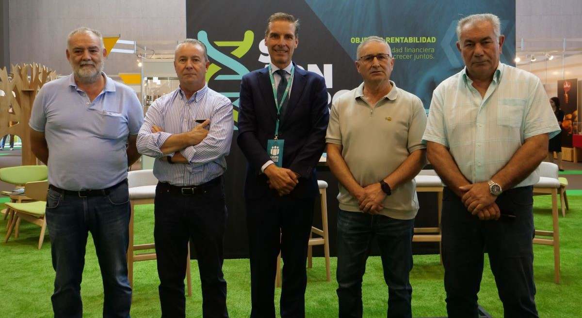 Foto-firma-Cajamar-y-organizaciones-agrarias-de-Castilla-y-Leon.jpg