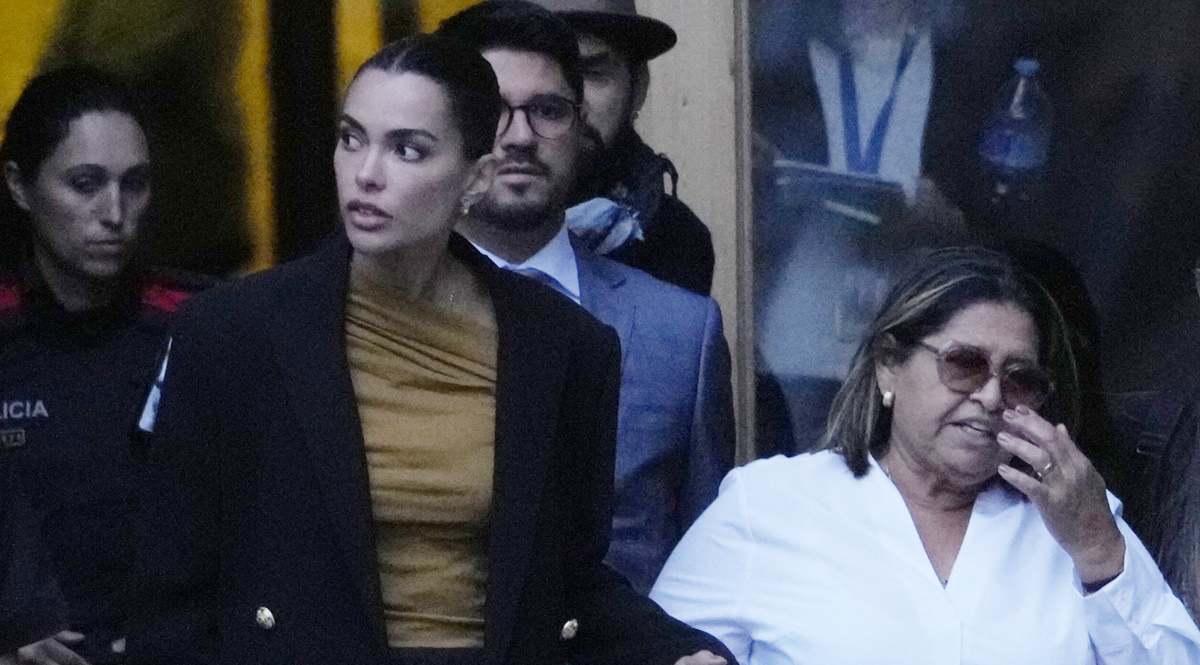 Joana Sanz sale del juzgado
