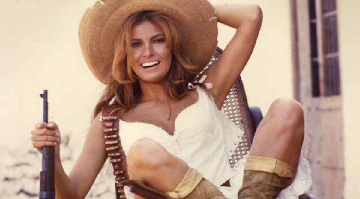 raquel-welch-rifles1200.jpg