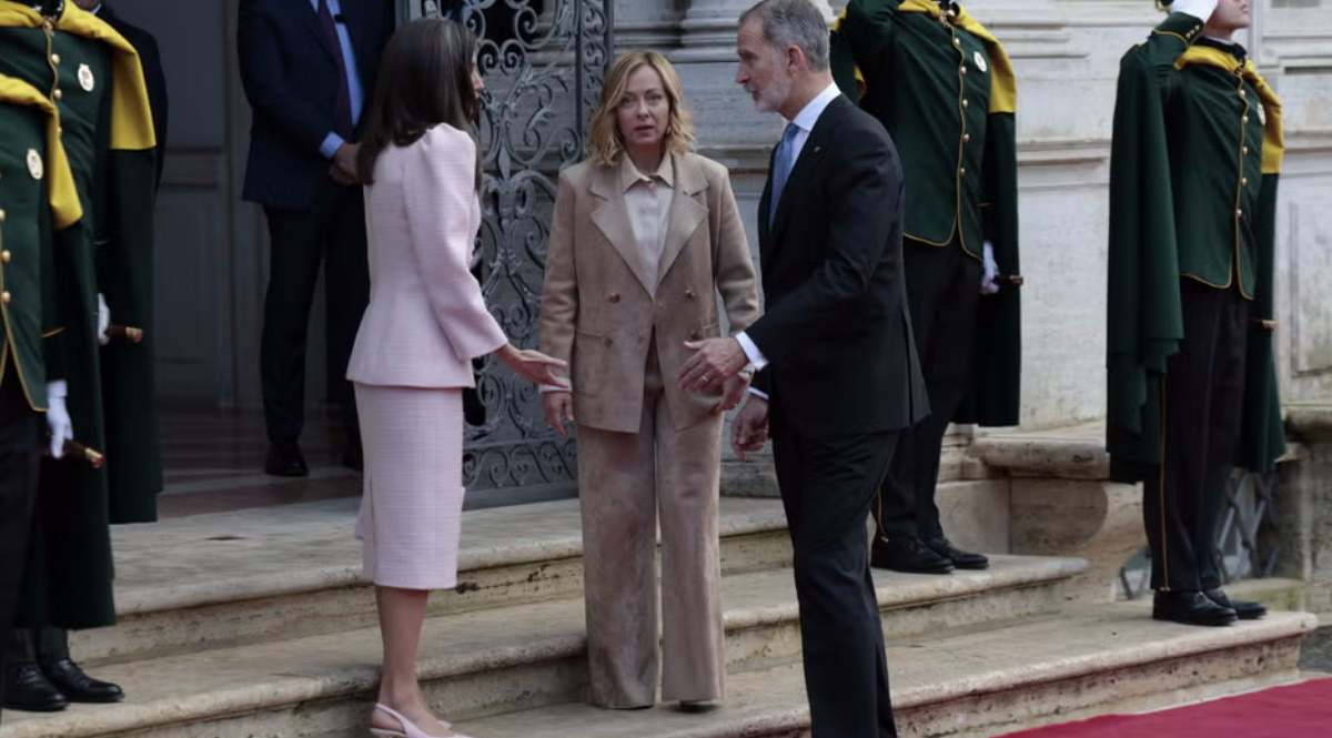 felipe-letizia-meloni-incomodo