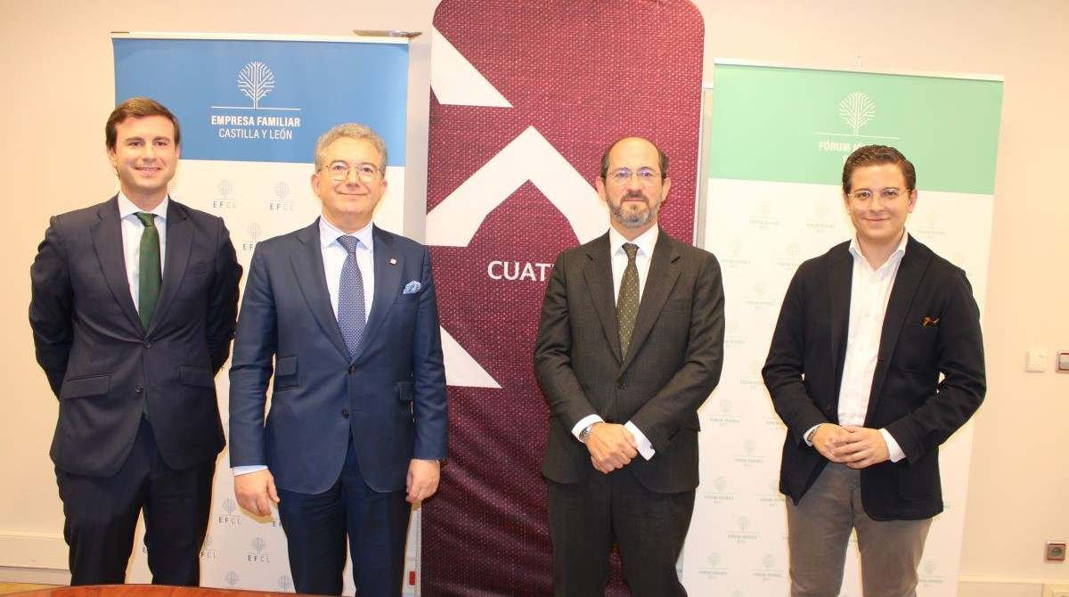 Foto-firma-convenio-EFCL-Cuatrecasas.JPG