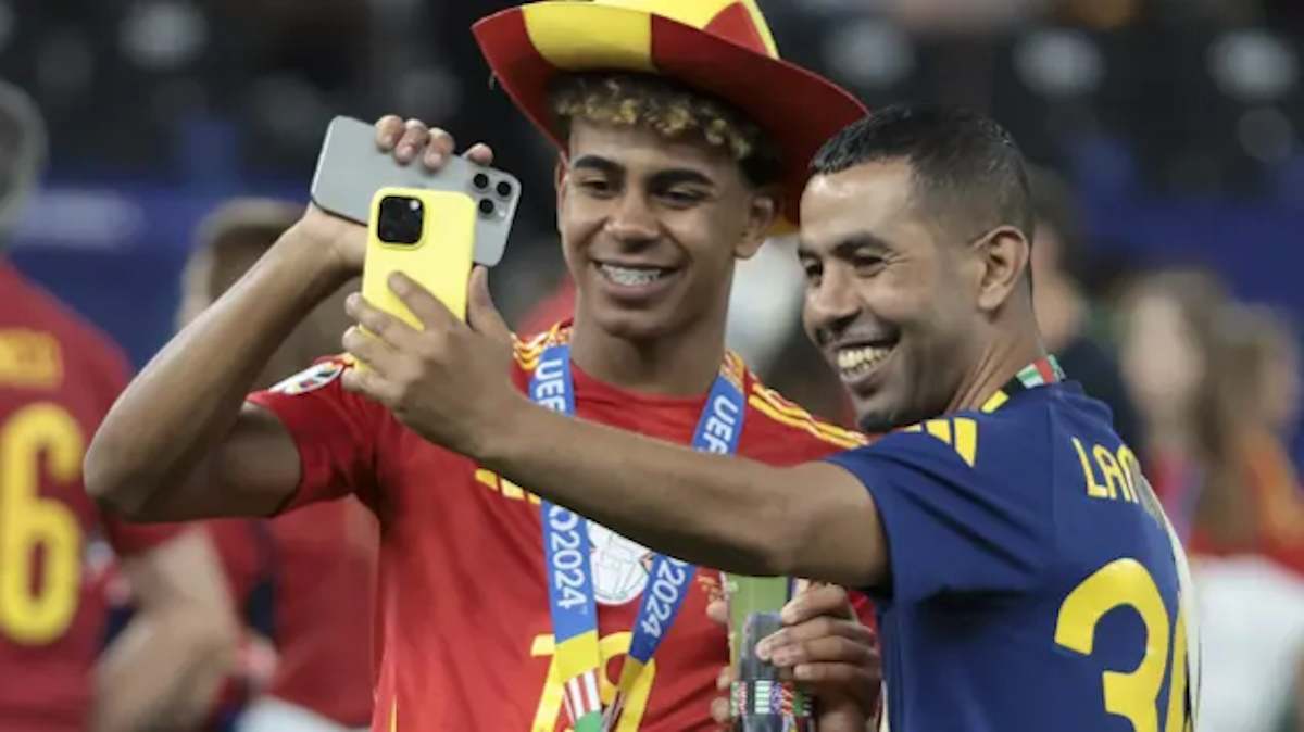  Lamine Yamal y su padre