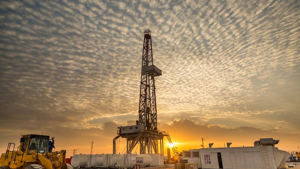 petróleo crudo torre perforación materias primas