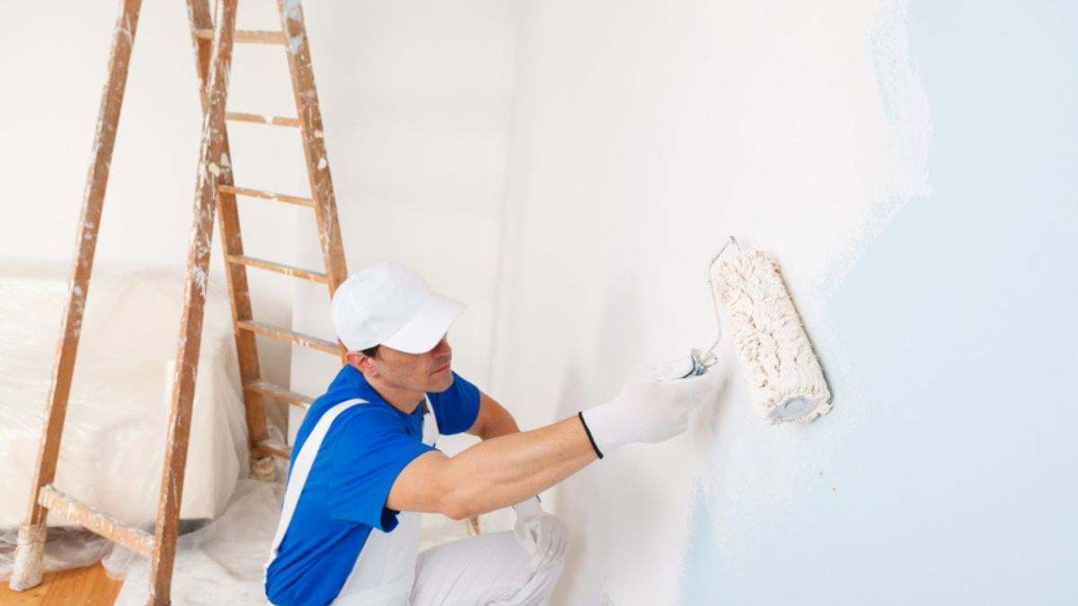 Adiós a no poder dormir en las noches por la ola de calor: la pintura que logra bajar 12 grados la temperatura de tu casa