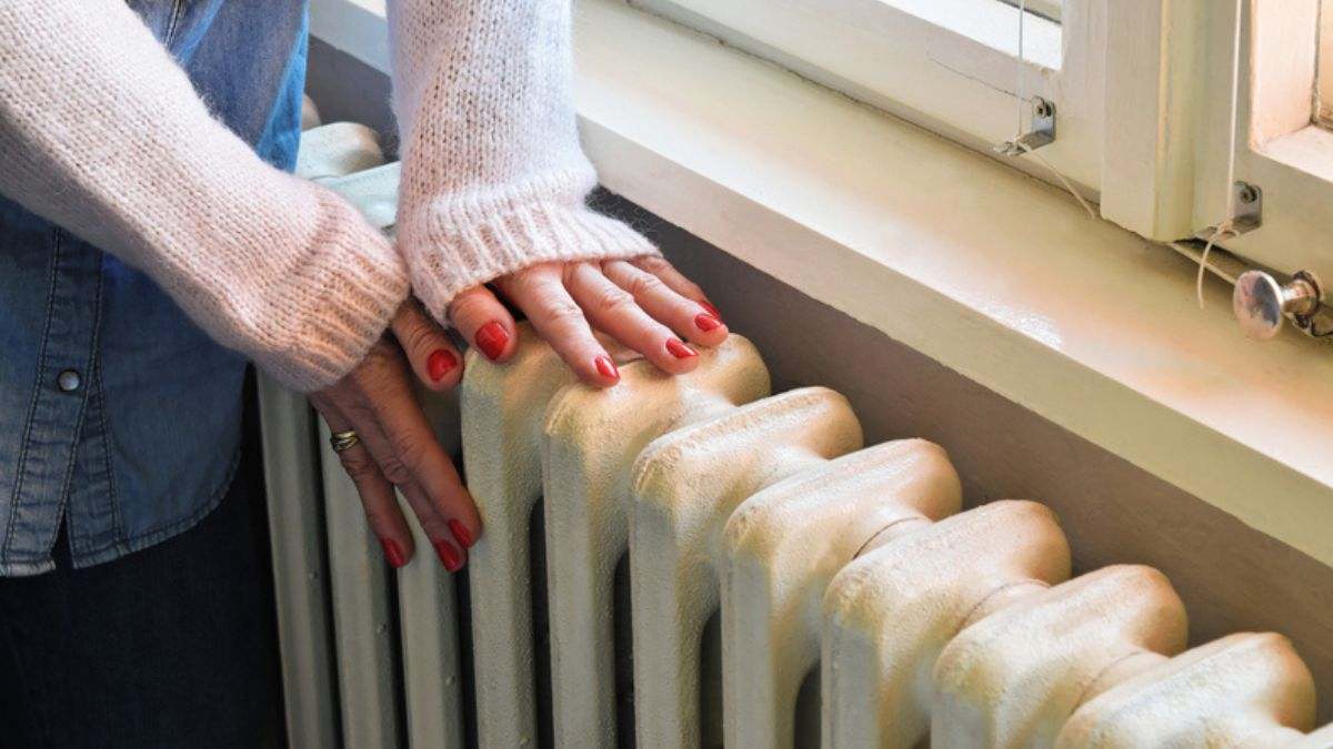 Los radiadores calentarán tu casa más rápido si los limpias con un simple artículo que está en el baño