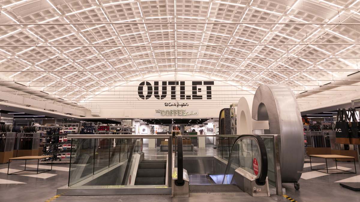 Fotografía de recurso de un outlet de El Corte Inglés.