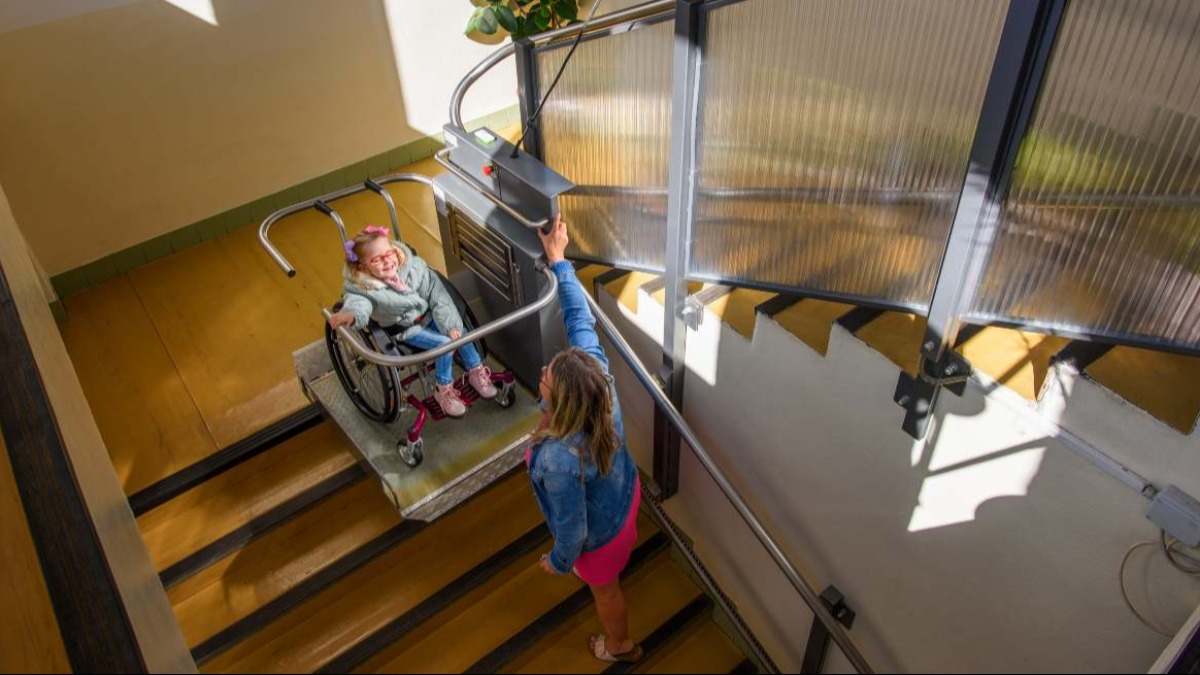 Edificio con salvaescaleras | iStock