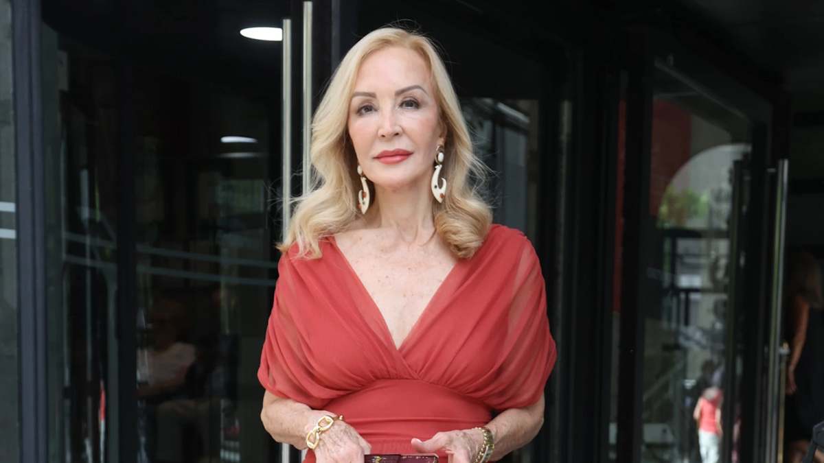 Carmen Lomana