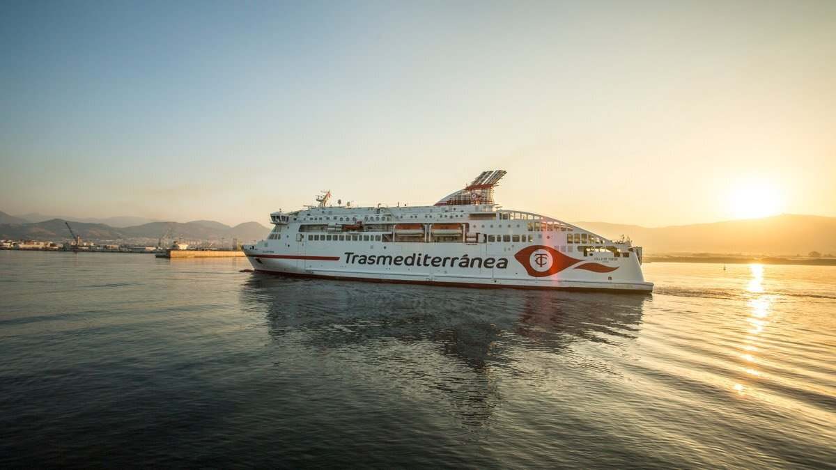 Barco de Trasmediterránea.
