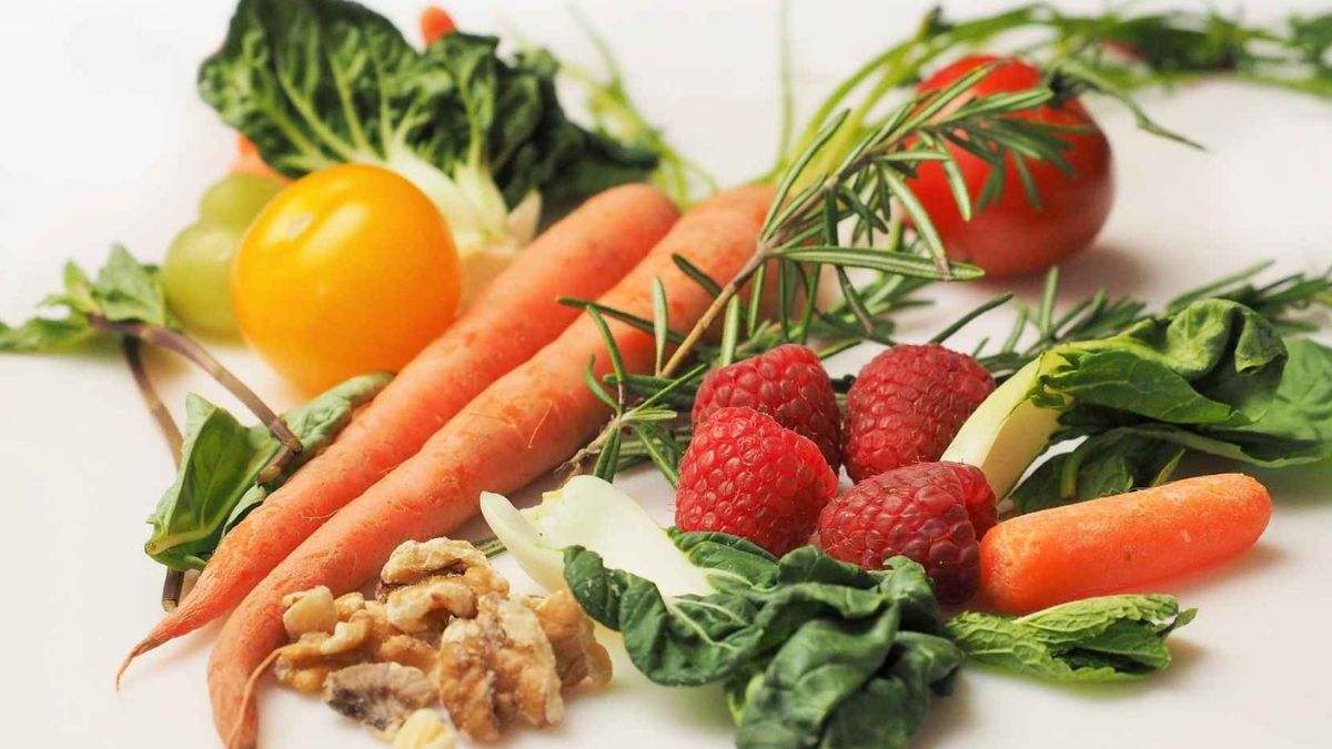 En esta dieta destacan la preferencia por los alimentos de temporada, frescos y poco procesados