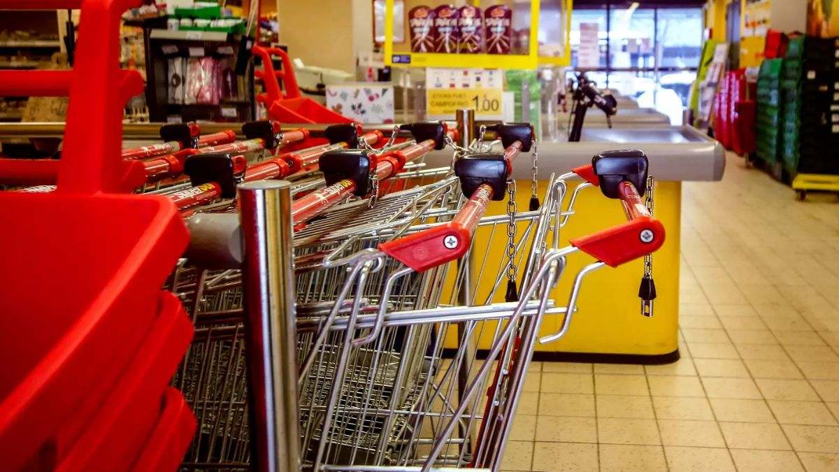 Los carros de la compra de un supermercado español