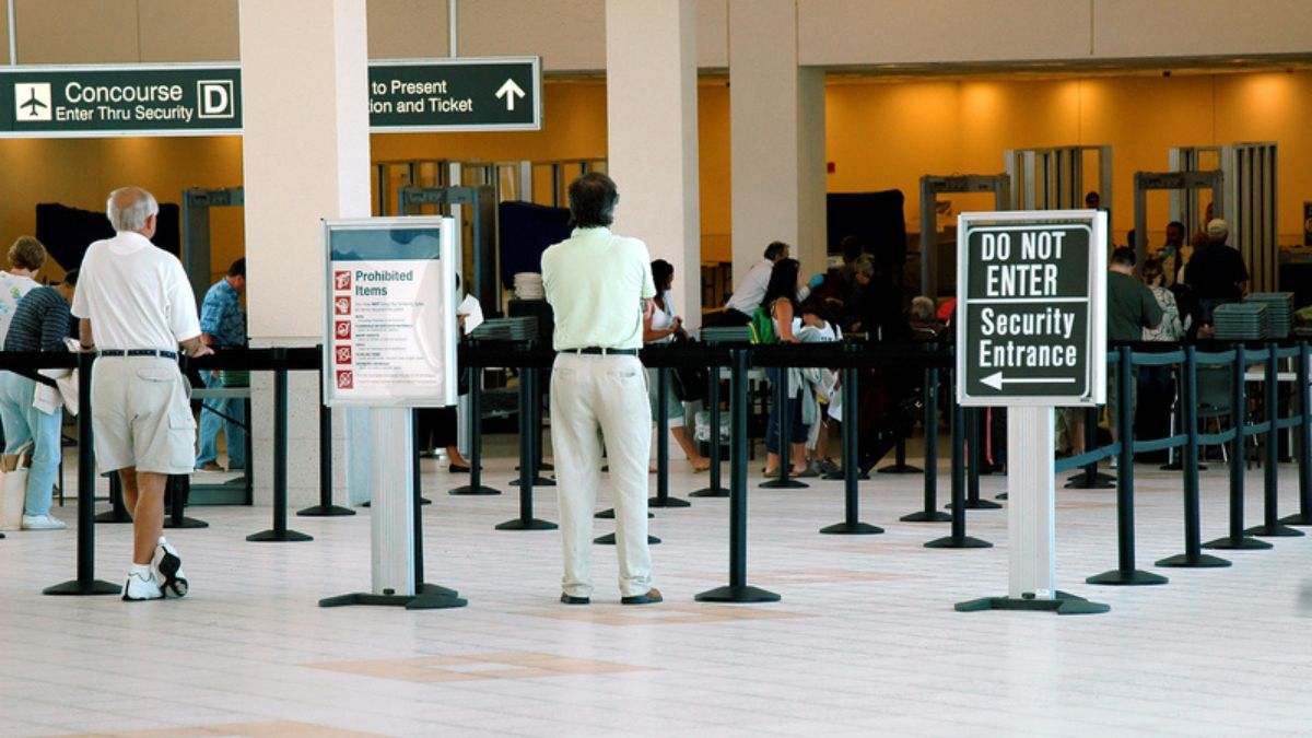 El truco de la izquierda en el aeropuerto que agilizará tu llegada al avión