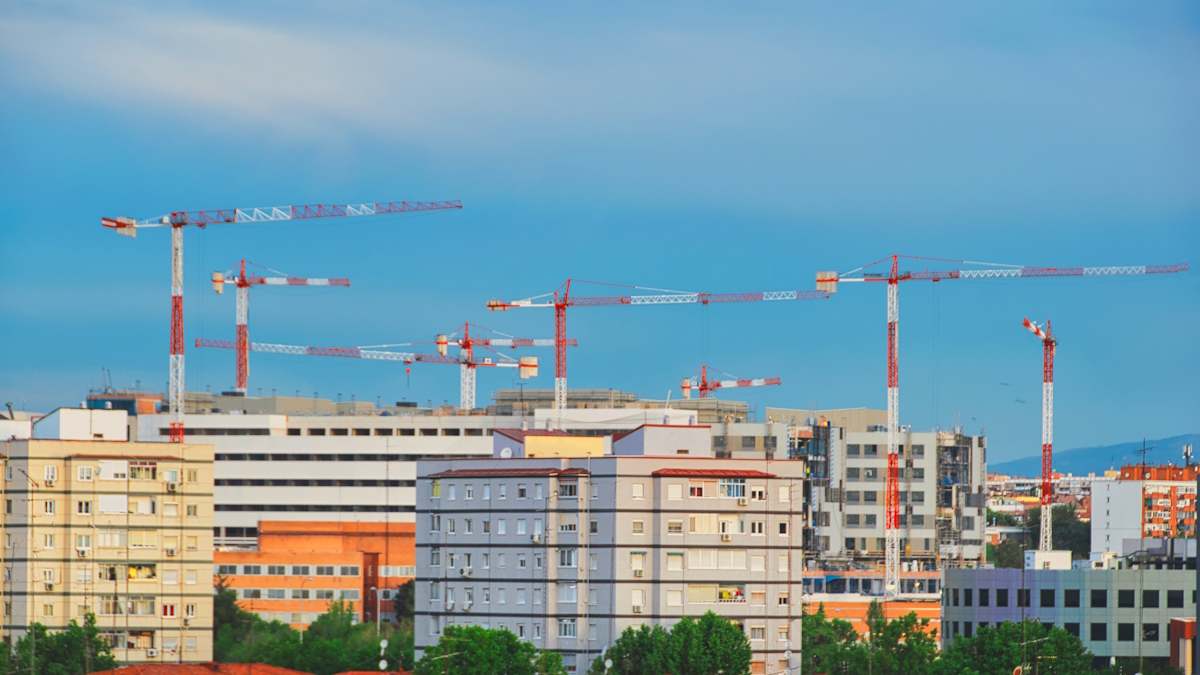 Vivienda España grúa riqueza economía