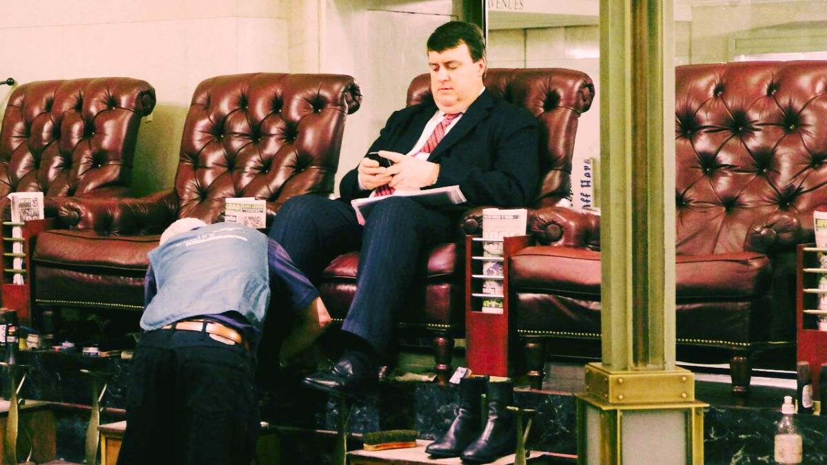 Qué pasará con el negocio de los lustrabotas de Wall Street ahora que los 'lobos' deciden ir a la bolsa en zapatillas