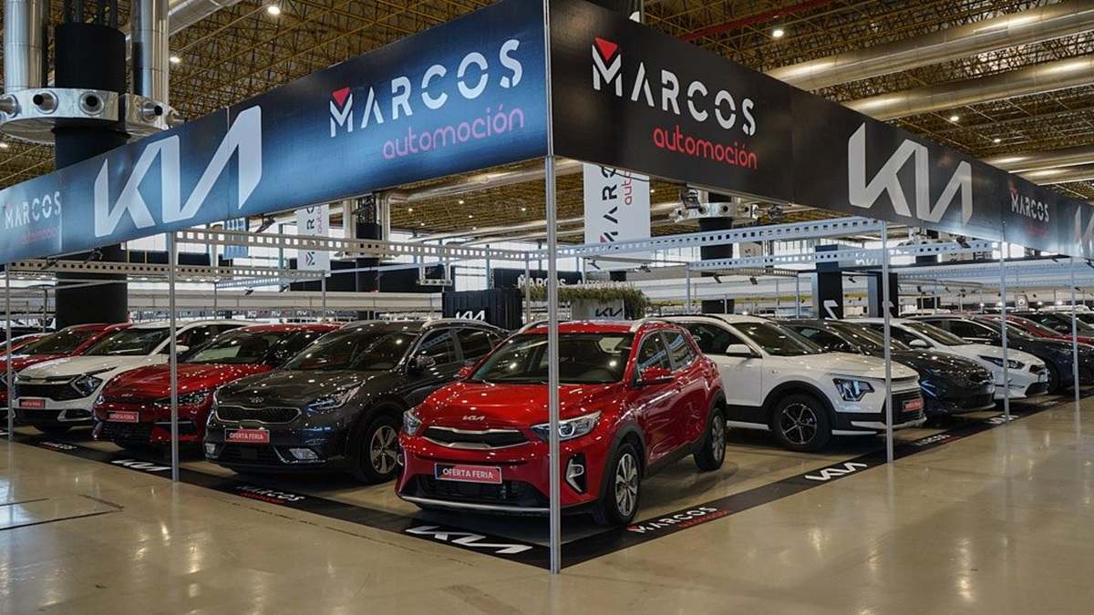 Un stand de Marcos Automoción en una feria.
