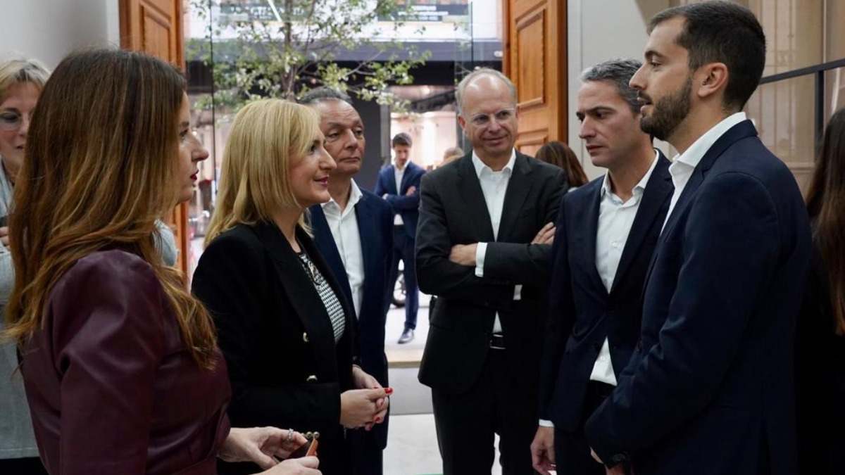 Directivos de PowerCo en Valencia.