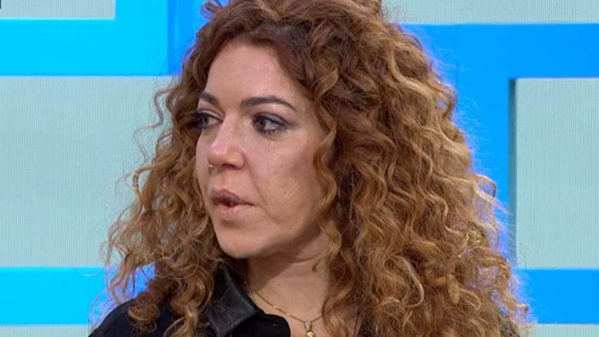 Sofía Cristo se rompe en directo