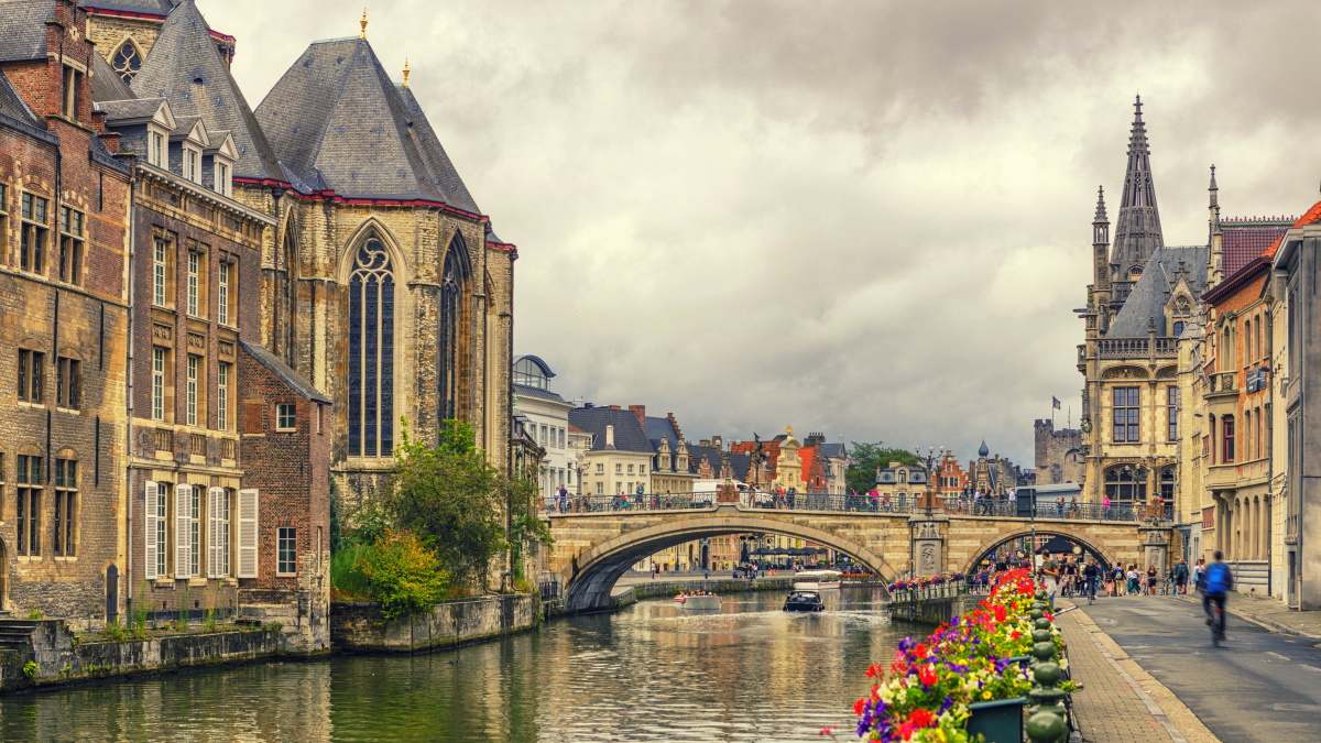 Gante Bélgica puente economía PIB deuda