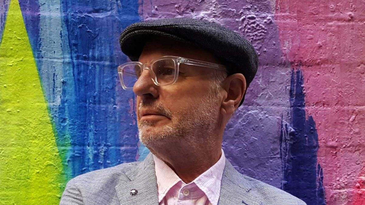 Quién es Philip Nitschke, el 'Dr. Muerte' que creó 'The Last Resort' y la cápsula de suicidio que usan en Suiza para la eutanasia