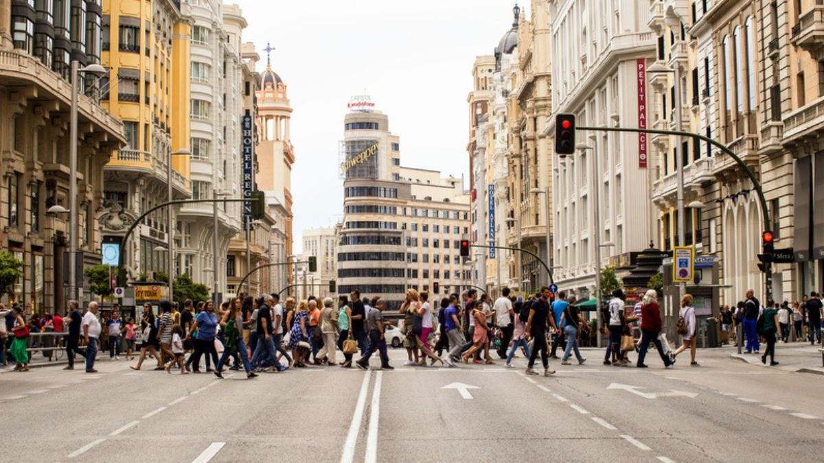 Radiografía de la economía de los hogares españoles: llegar a fin de mes con menos de 8.000 euros en la cuenta