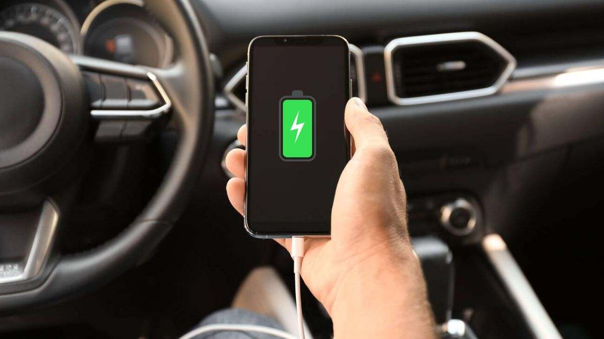 Cargar el móvil en el coche