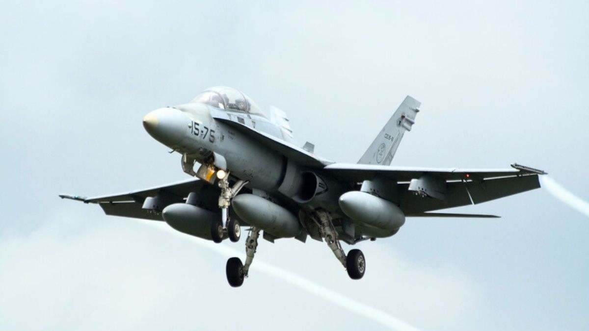 Esto es lo que tarda un F18 en cruzar España de punta a punta, según un piloto: "Si surgiera un problema en el Estrecho..."