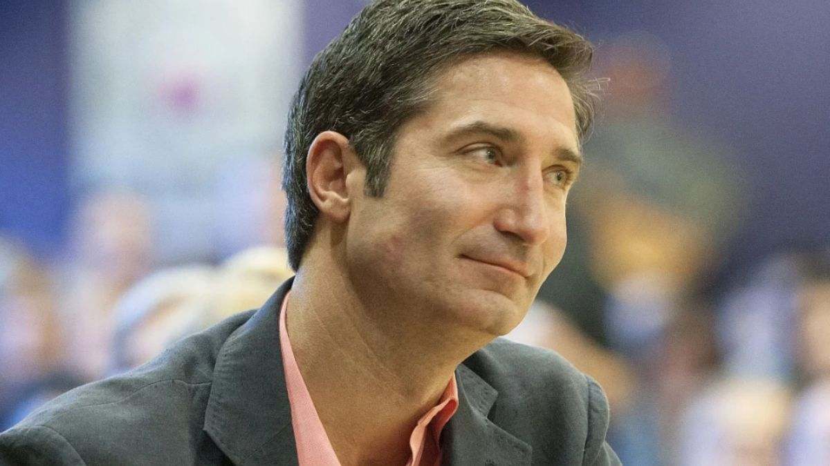 El nuevo CEO de Starbucks prefiere volar 1.500 km que mudarse: viajes en avión para ir solo 3 días a la semana a la oficina