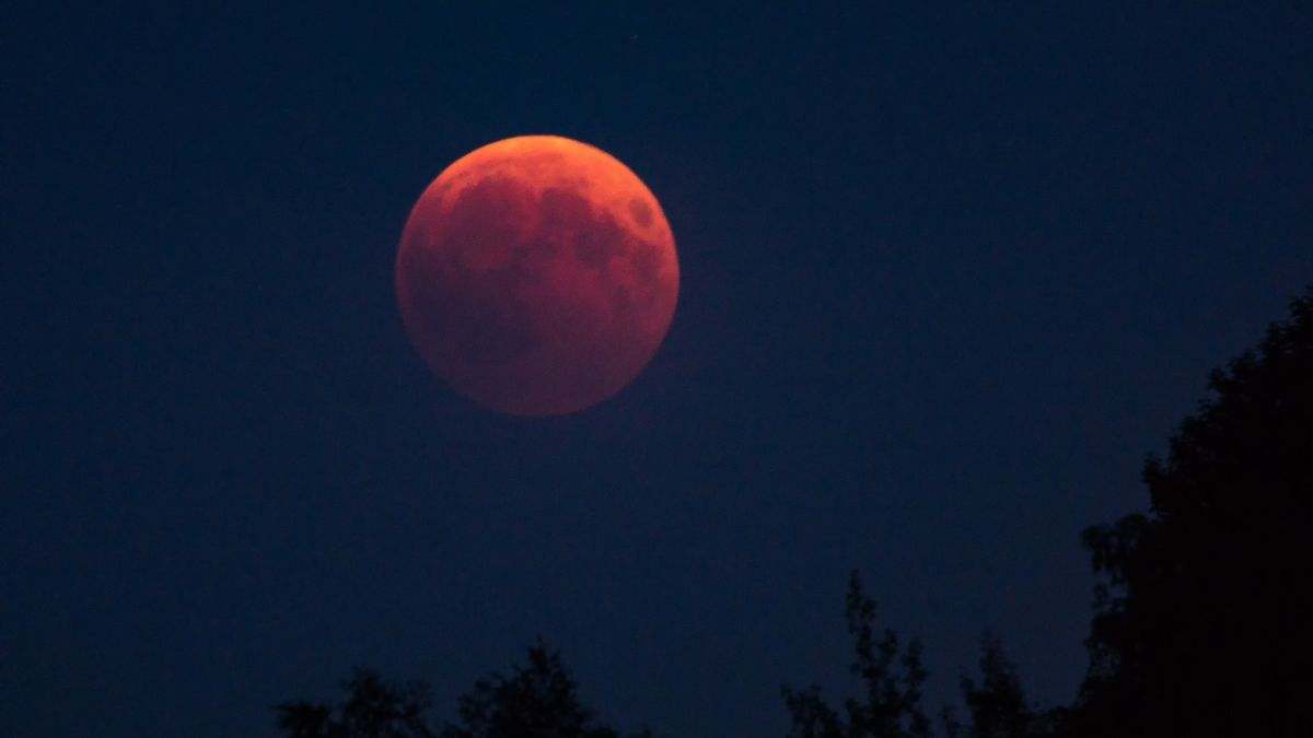 Foto de recurso de un eclipse lunar.