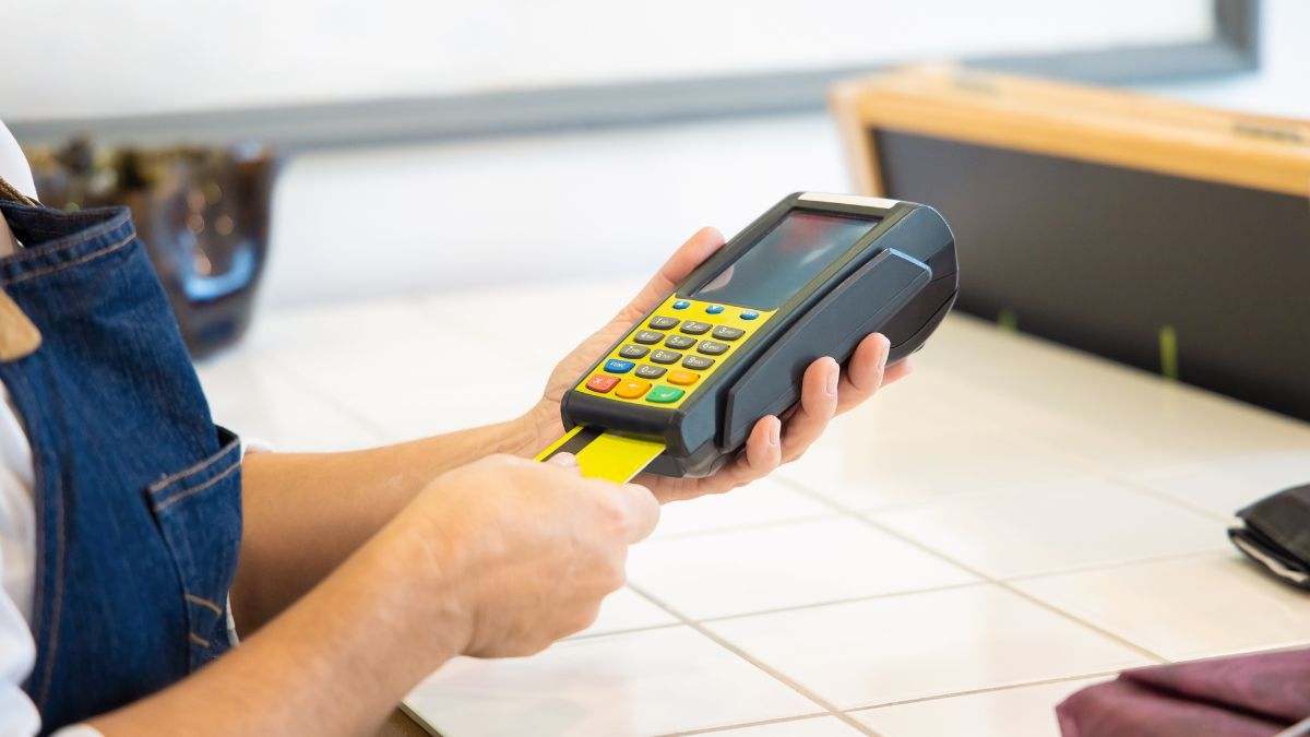 Foto de recurso de un pago con tarjeta.
