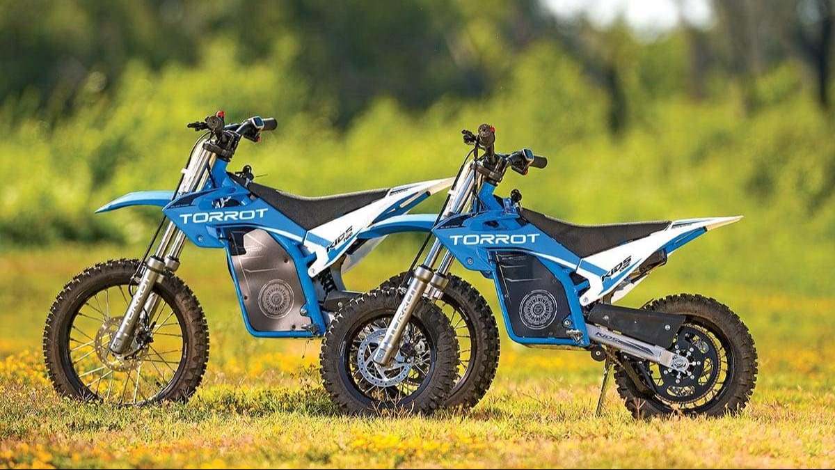 Dos motocicletas Torrot. EE