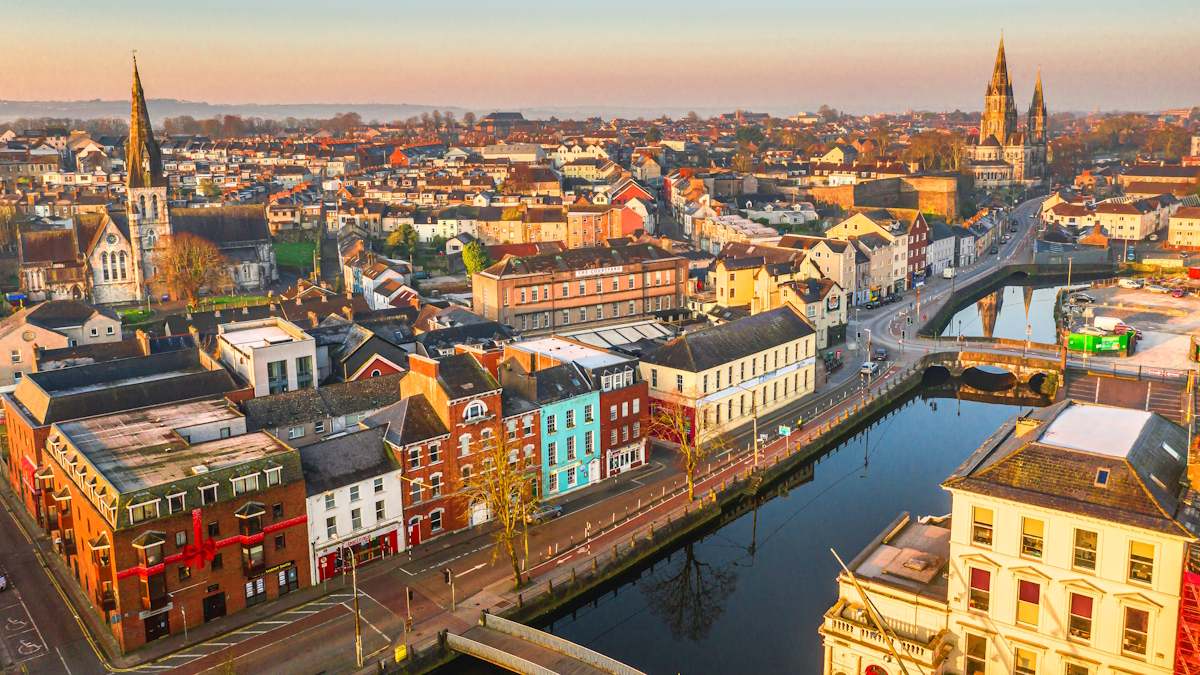 Cork Irlanda empresas economía PIB