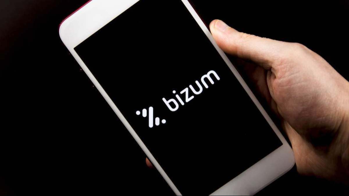 Un móvil con el logo de Bizum