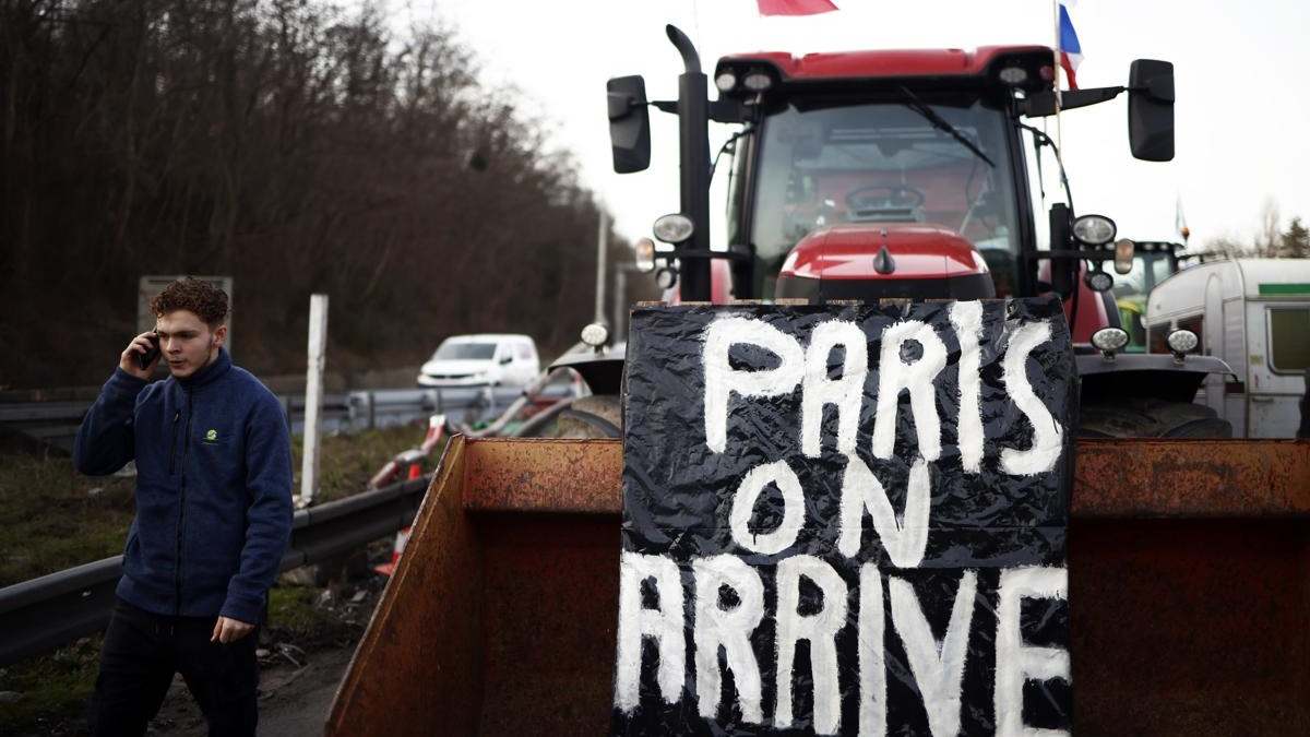 tractor en uno de los bloqueos de paris