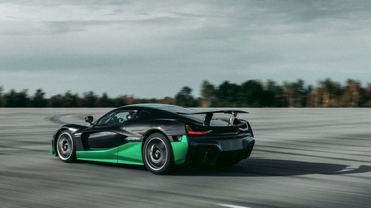 Rimas coche eléctrico marcha atrás récord