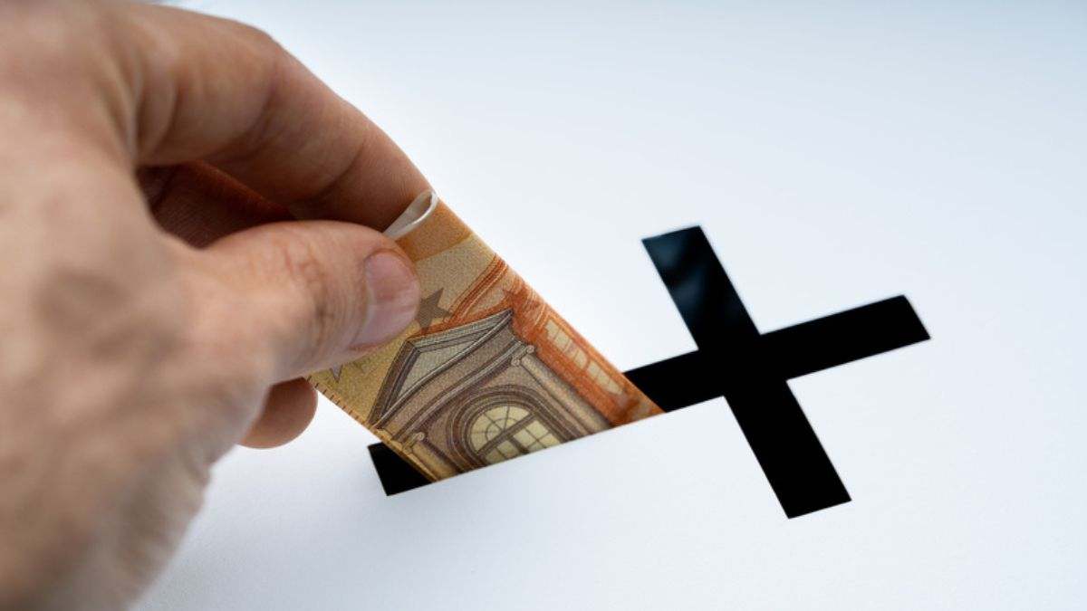 Así funciona la economía de la Iglesia española: patrimonio del clero, salario de los curas y régimen fiscal