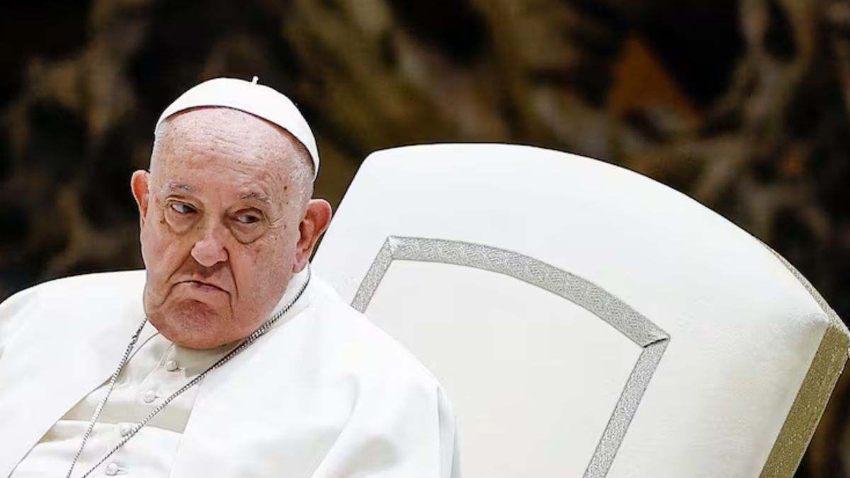 El papa Francisco (88) padece una neumonía bilateral y su estado es complejo