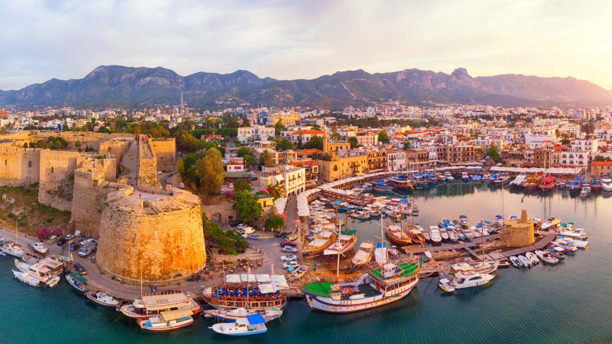 Girne Puerto Chipre mar