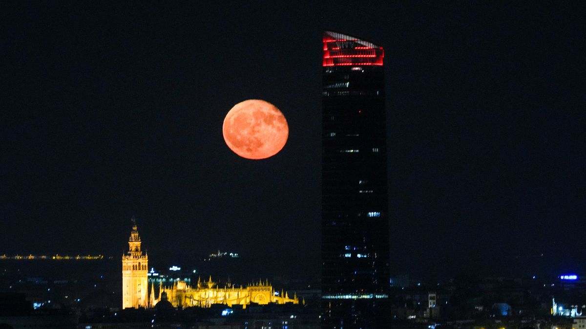 Eclipse lunar total: cómo hacer las mejores fotos con tu móvil de la Luna de sangre esta noche