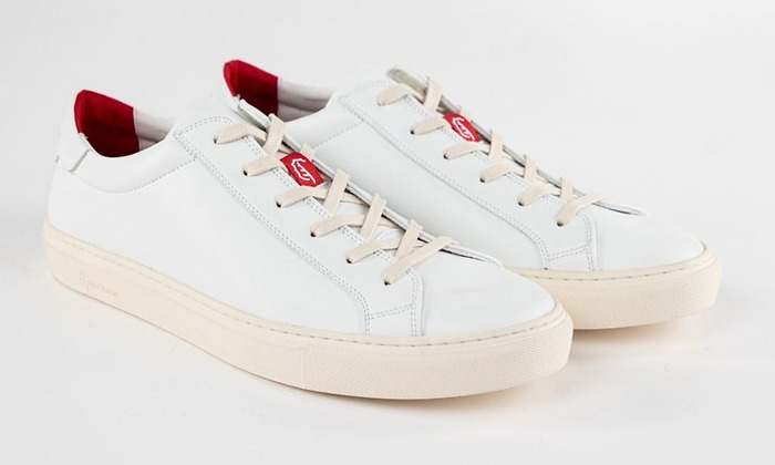 Asi son las nuevas zapatillas con suela de pala eolica reciclada de Acciona y El Ganso
